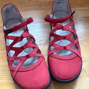 Jambu Women's Vibrant Red Strappy Sandals